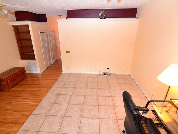 5th image of 165 Justin Ln
