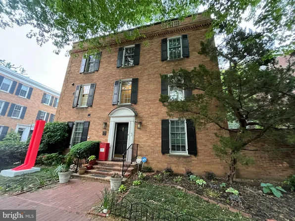 2538 Queen Annes Ln NW, Washington, DC 20037