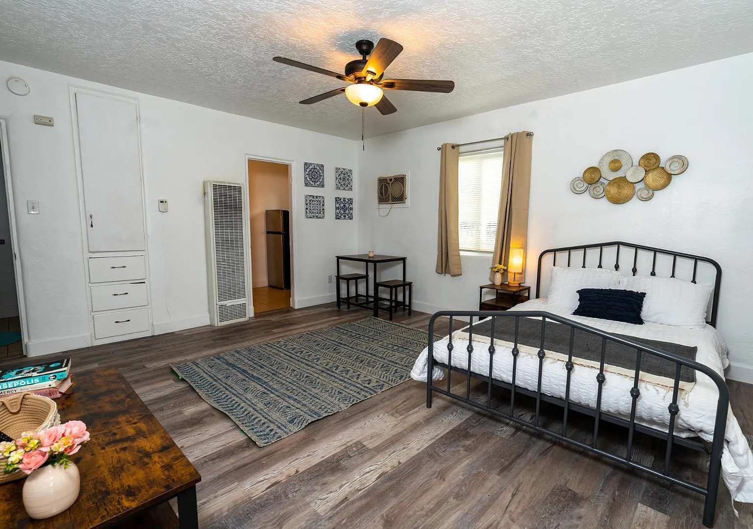 1 bed, 1.0 bath, 400 sqft, $1,075 — Photo 1