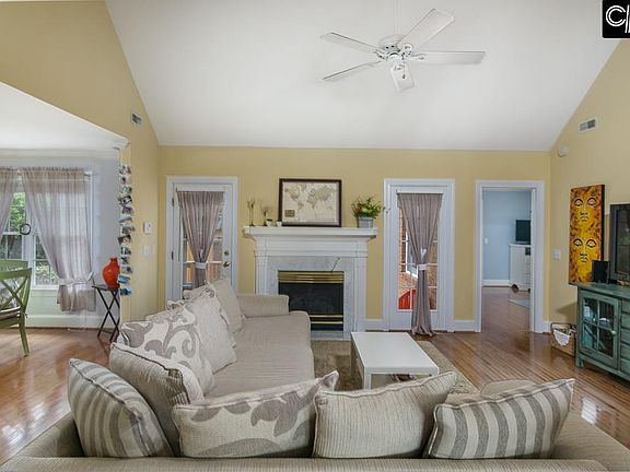 5th image of 305 Barony Place Dr