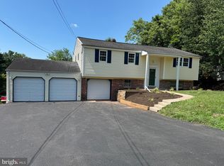 14 Featherbed Ln, Audubon, PA 19403