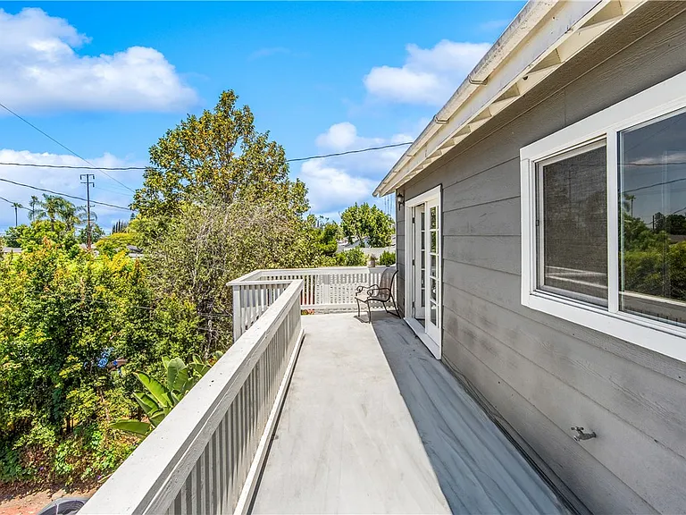 542 N Waverly St — Photo 54