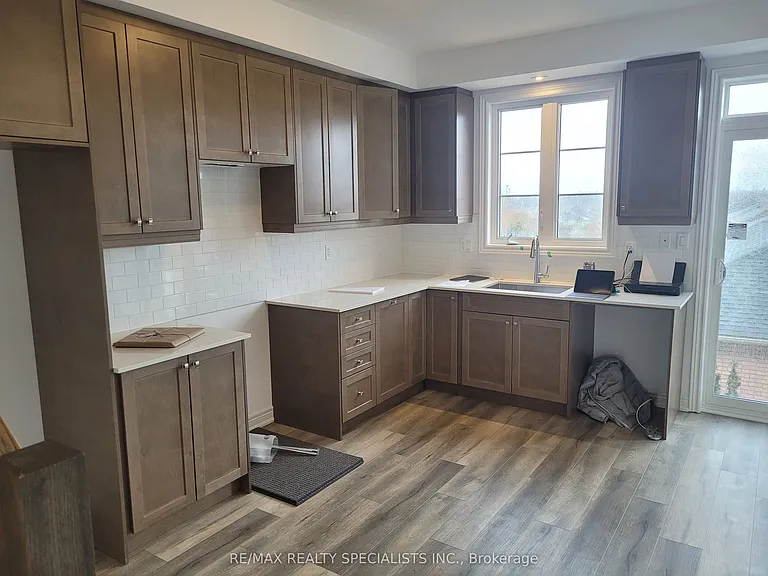 120 Court Dr #4 — Photo 9