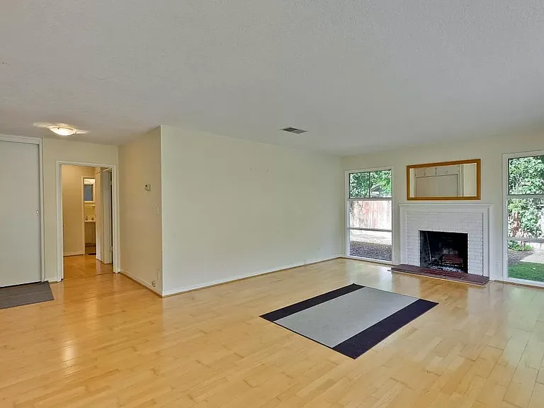 907 Embarcadero Rd — Photo 3