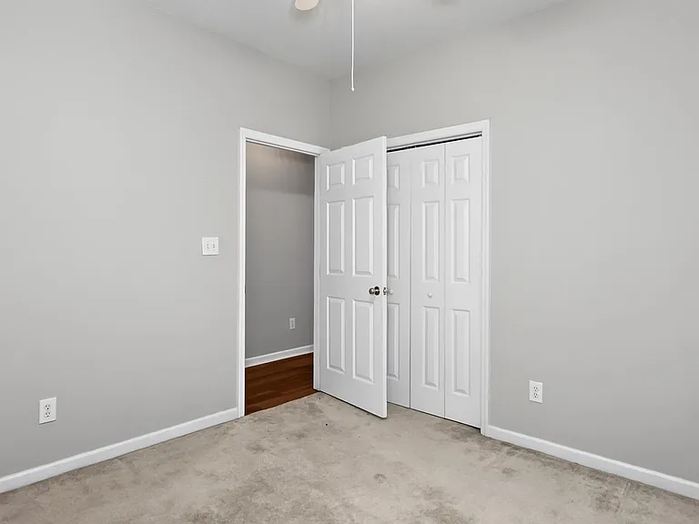 141 Canterbury Dr — Photo 23