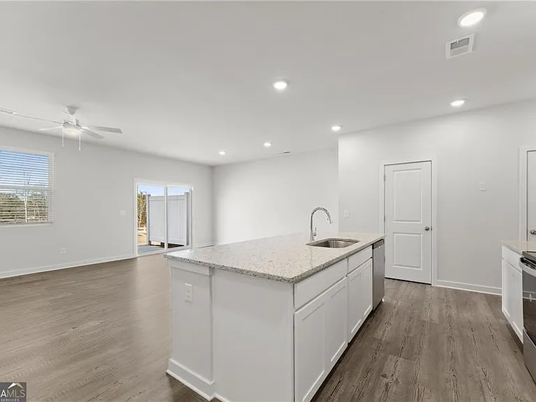 1922 Westwind St — Photo 3
