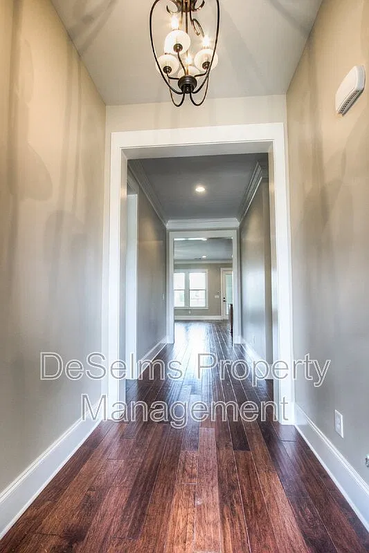 3 bed, 2.0 bath, 2002 sqft, $3,250 — Photo 3
