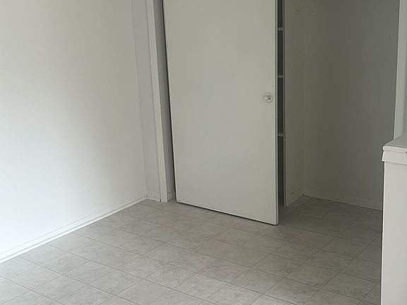 3rd image of 271 Garden Ln #2B-1Ba-975Sqft