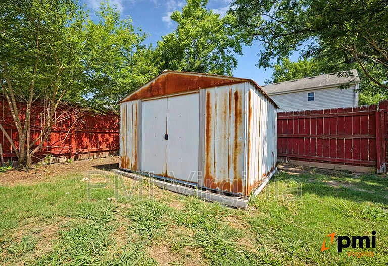 1701 Darrow St — Photo 30