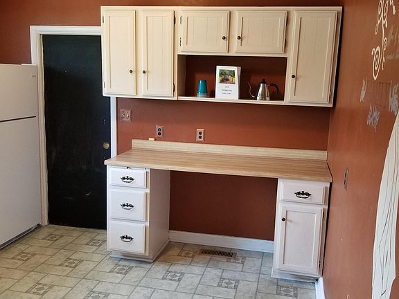 Kitchen with brand-new refrigerator. Dishwasher in unit