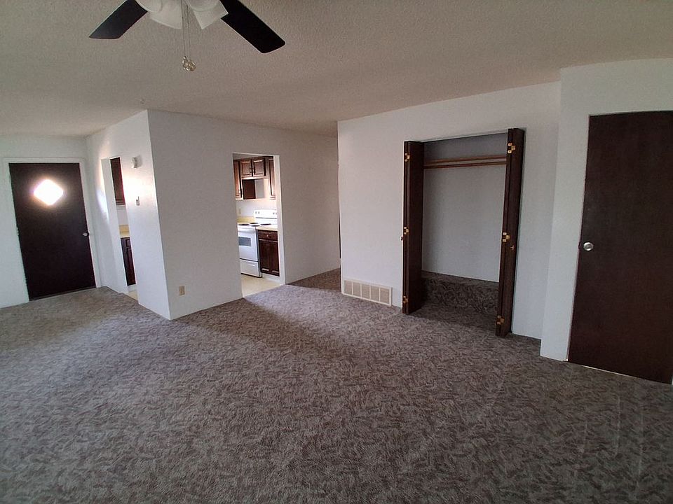 1st image of 912 5th St SW