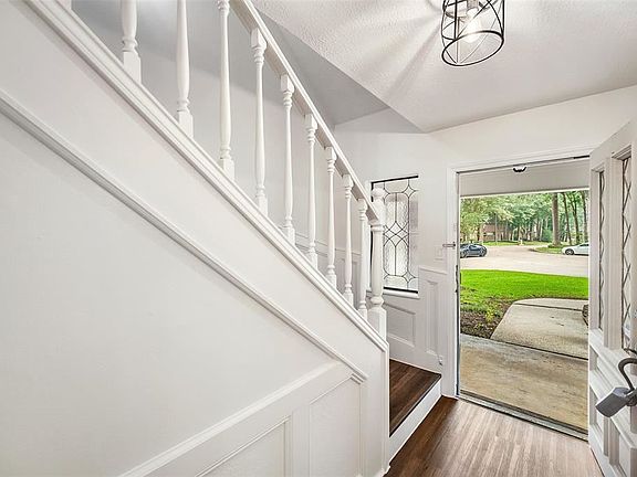 4th image of 12922 Glenyork Ct