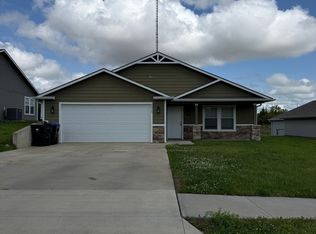 6014 SW 4th St, Topeka, KS 66615