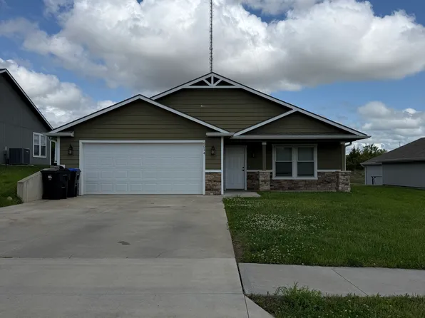 6014 SW 4th St, Topeka, KS 66615