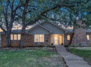 2208 Cambridge Dr, Hurst, TX 76054