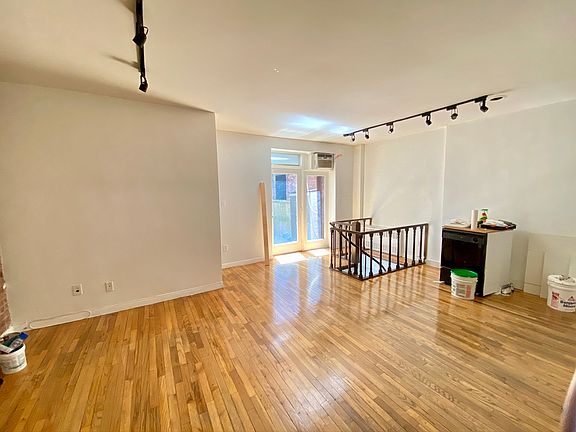 2nd image of 42 W 87th St