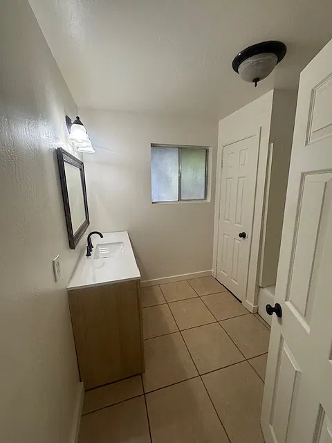 3 bed, 978 sqft, $2,100 — Photo 3