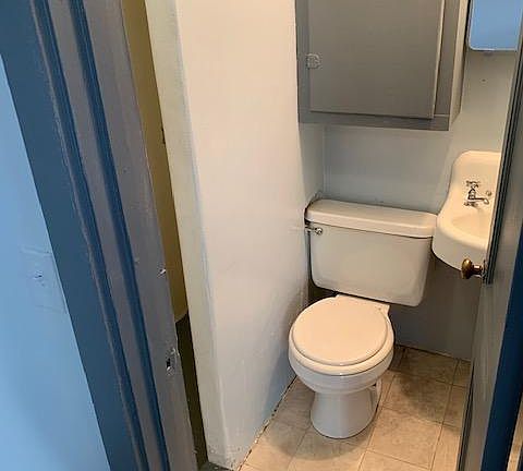 5th image of 525 W 8th St APT 6