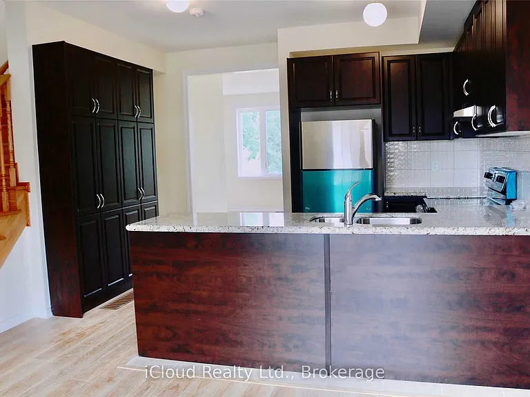 16 Miami Grv — Photo 2