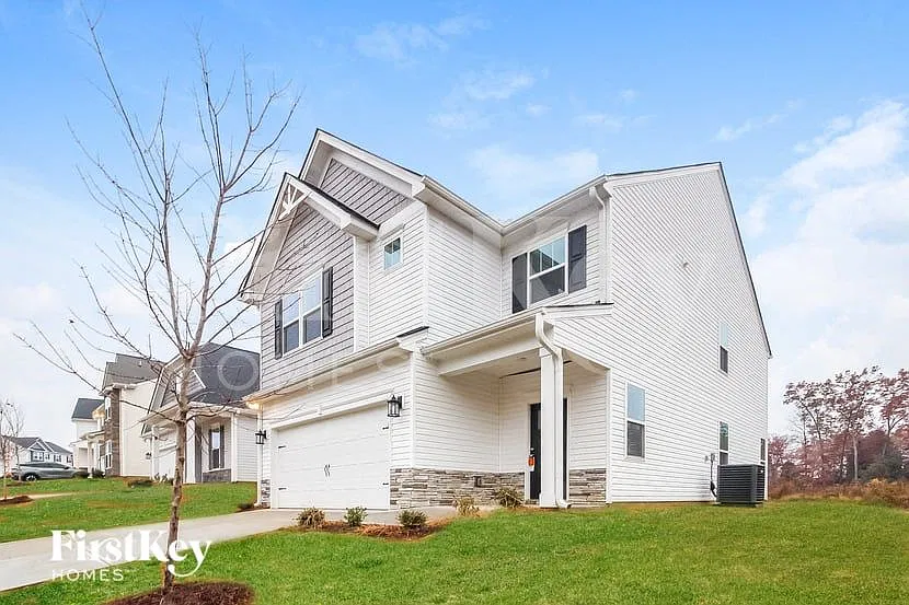 3 bed, 2.5 bath, 2250 sqft, $2,260 — Photo 2