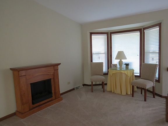 3rd image of 10 Derby Ct