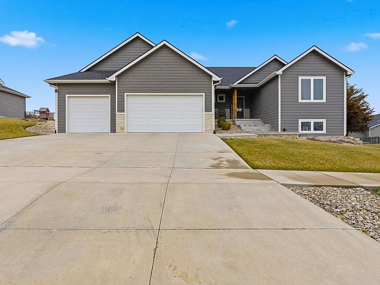 8849 Moonbug Ln — Photo 1