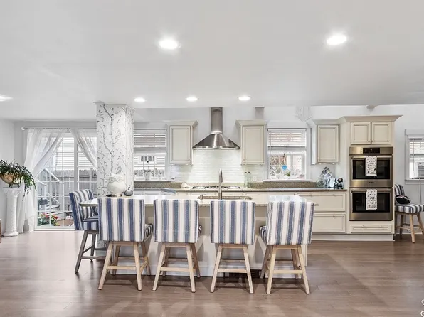 16 N Main St, West Boylston, MA 01583