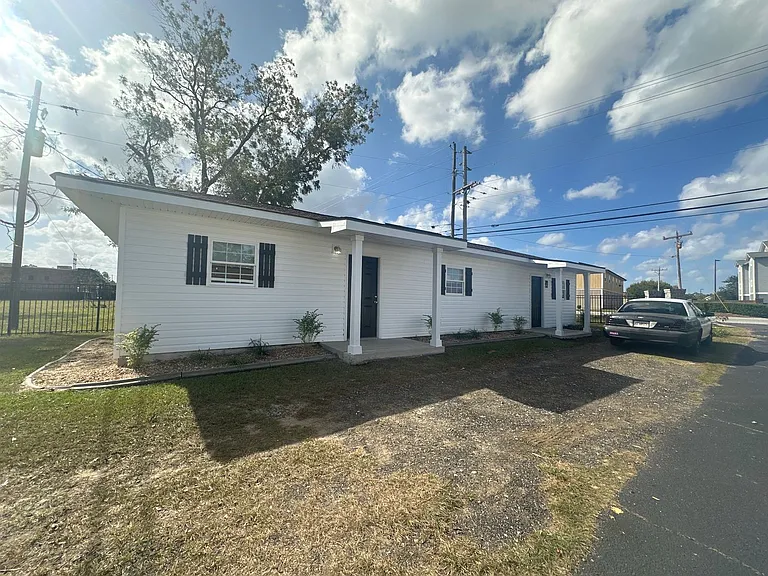 214 Lanier Dr — Photo 1