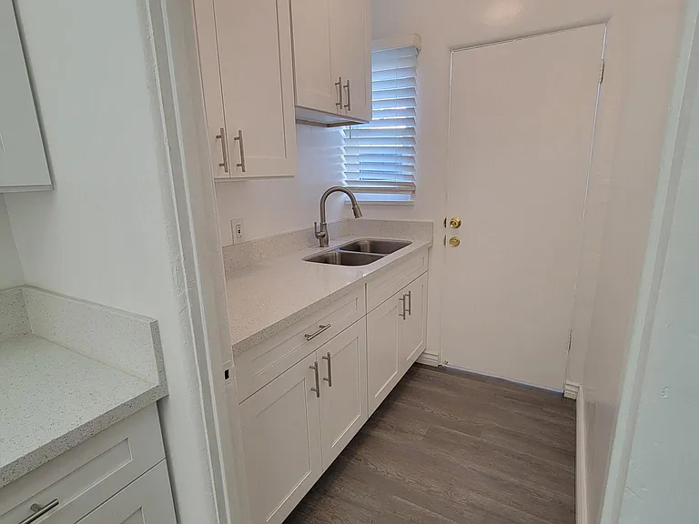 3457 1/2 Overland Ave #3457-1/2 — Photo 6