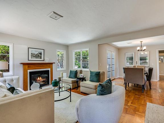 3rd image of 831 Bruce Dr
