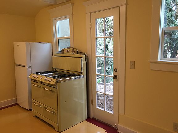 3rd image of 861 N Dillon St #1/2