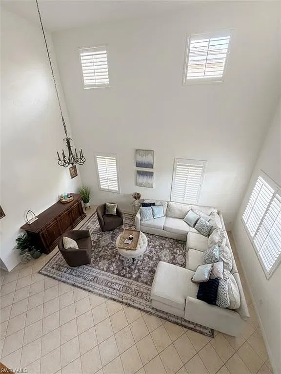 4 bed, 2.5 bath, 2752 sqft, $3,300 — Photo 2