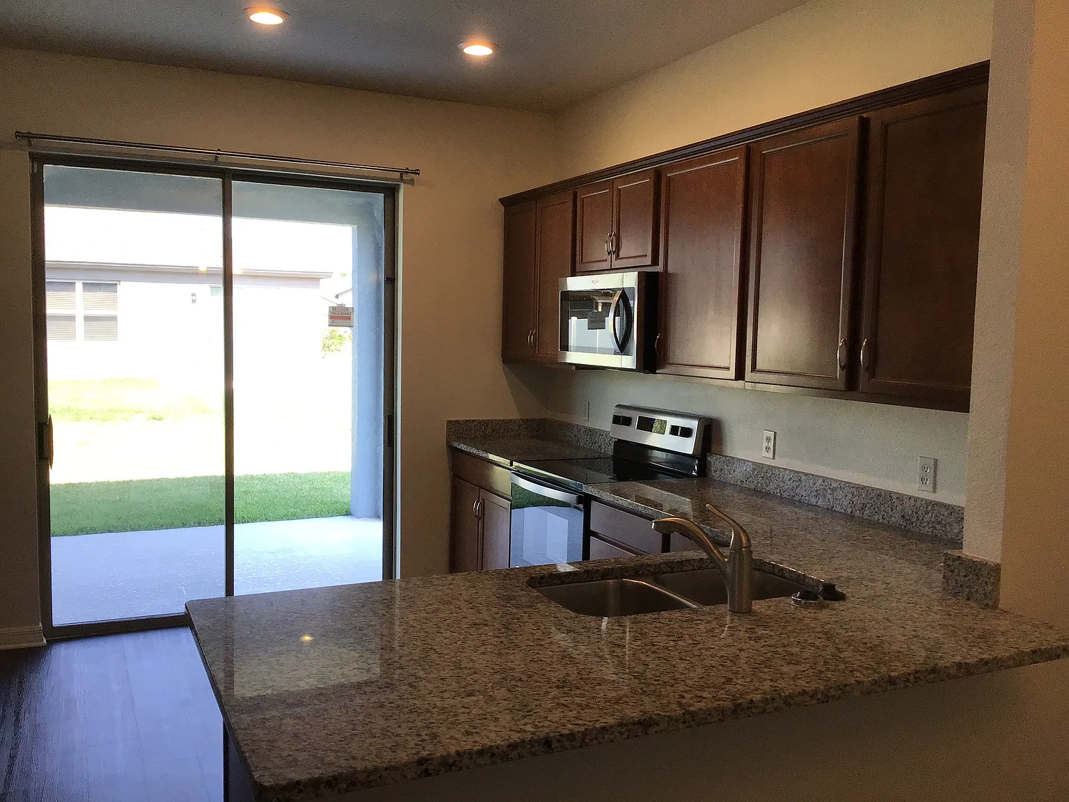 4 bed, 3.0 bath, 2204 sqft, $2,845 — Photo 4