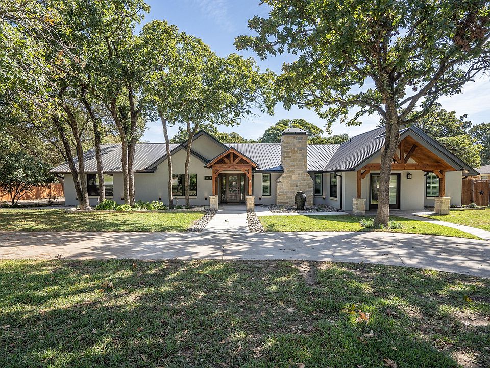 1st image of 1016 Oakwood Dr