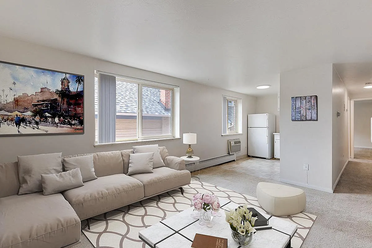 Stratford Apartments — Photo 2