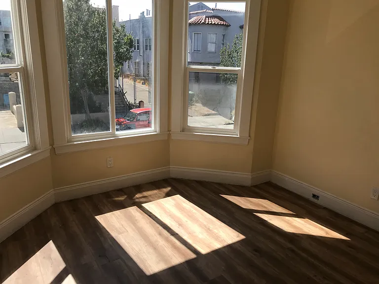 2943-2945 San Bruno Ave — Photo 2