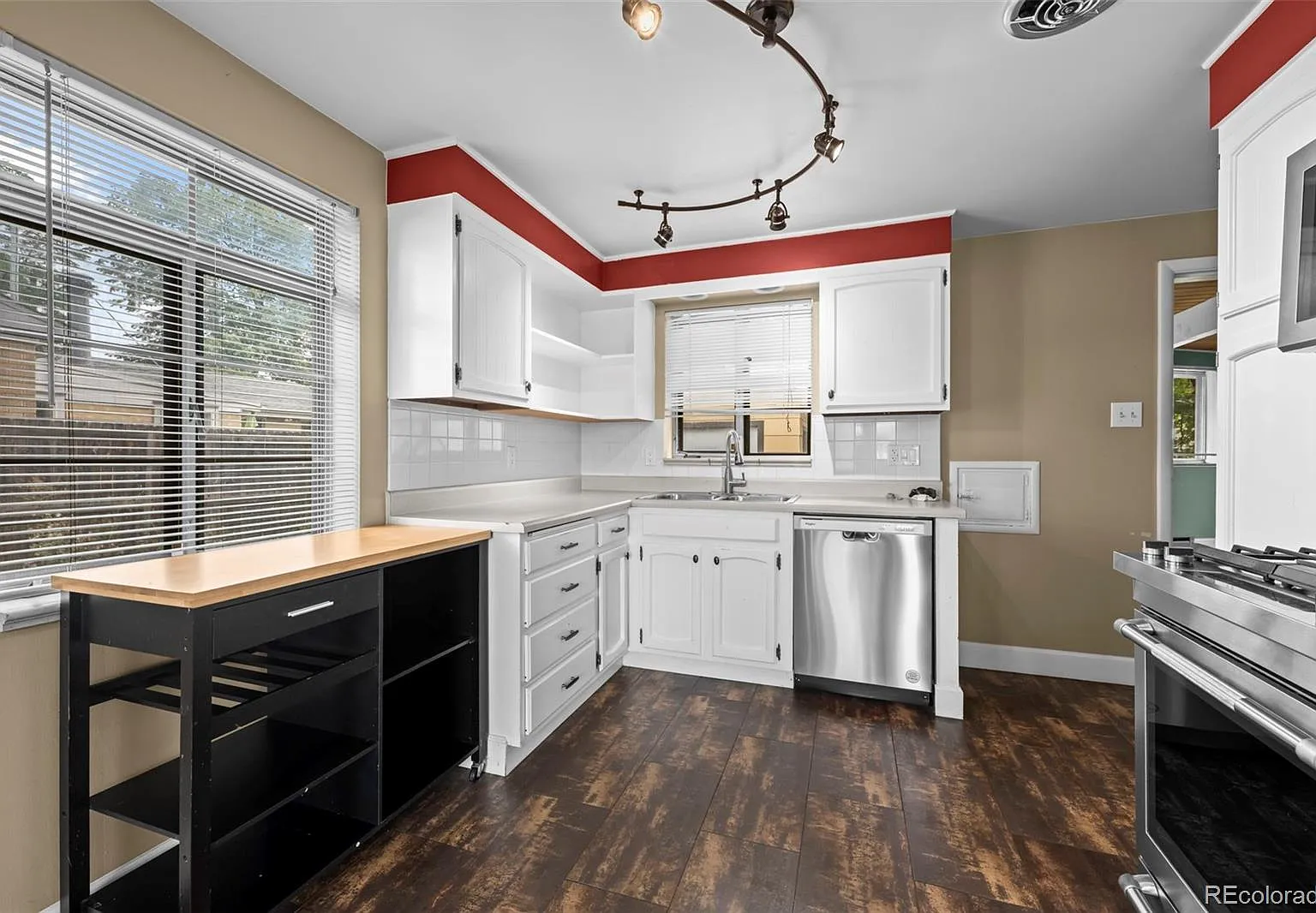 4 bed, 2.0 bath, 2276 sqft, $3,500 — Photo 4
