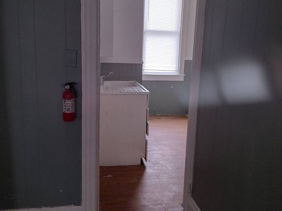 2nd image of 1426 Sunset Ave