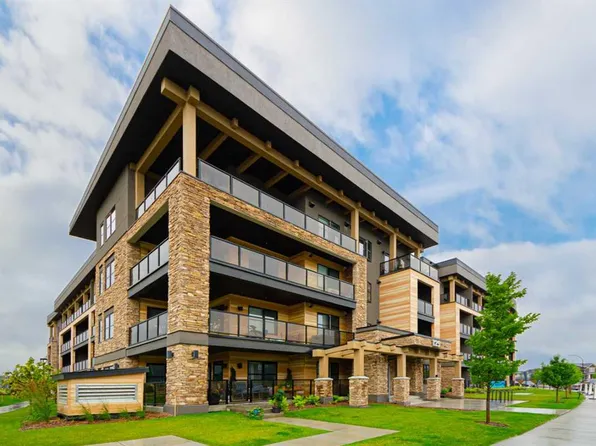 125 SW Wolf Hollow Cres SE #305, Calgary, AB T2X 5W9