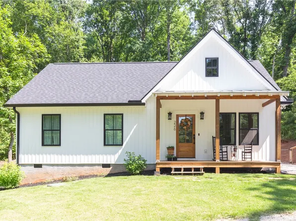 226 Edgewood Dr #B, Seneca, SC 29678