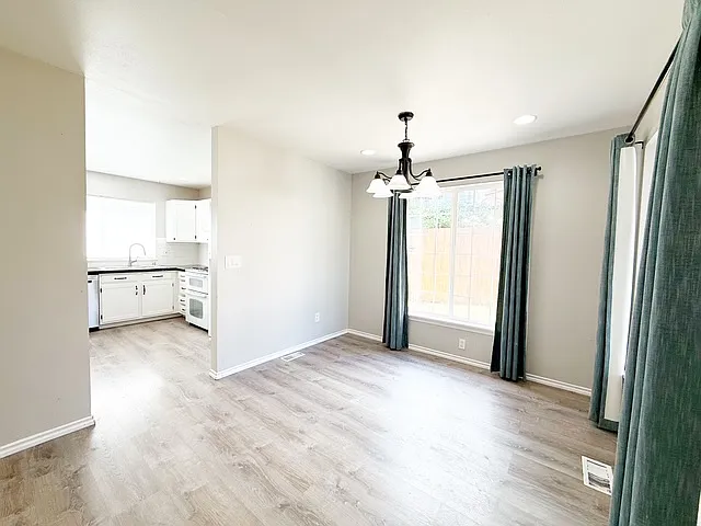 1059 NW Gladiola Ct — Photo 6