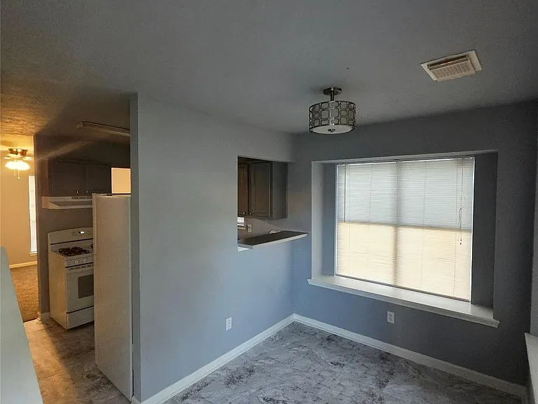 803 Whelton Dr — Photo 3