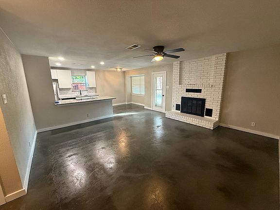 3rd image of 908 S Bryant Ave