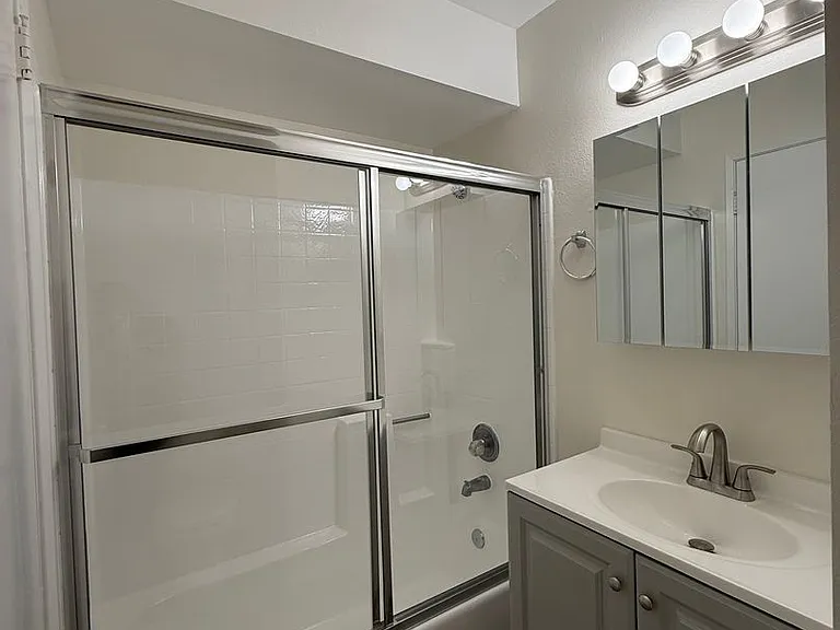 541 Ivy St — Photo 3