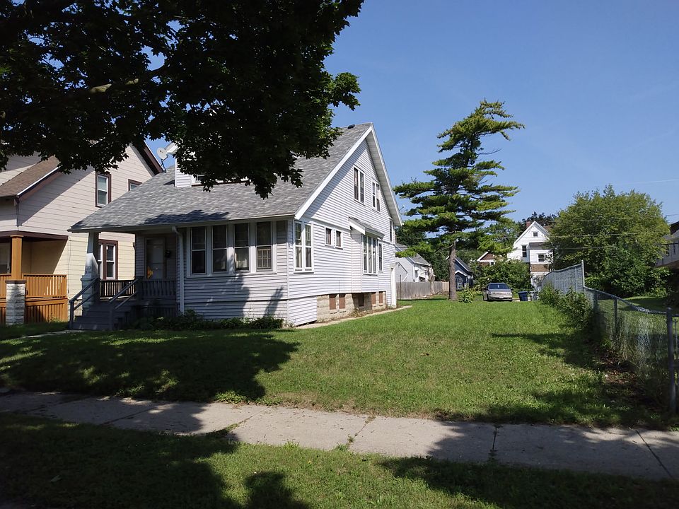 1st image of 3334 N 14th St #1