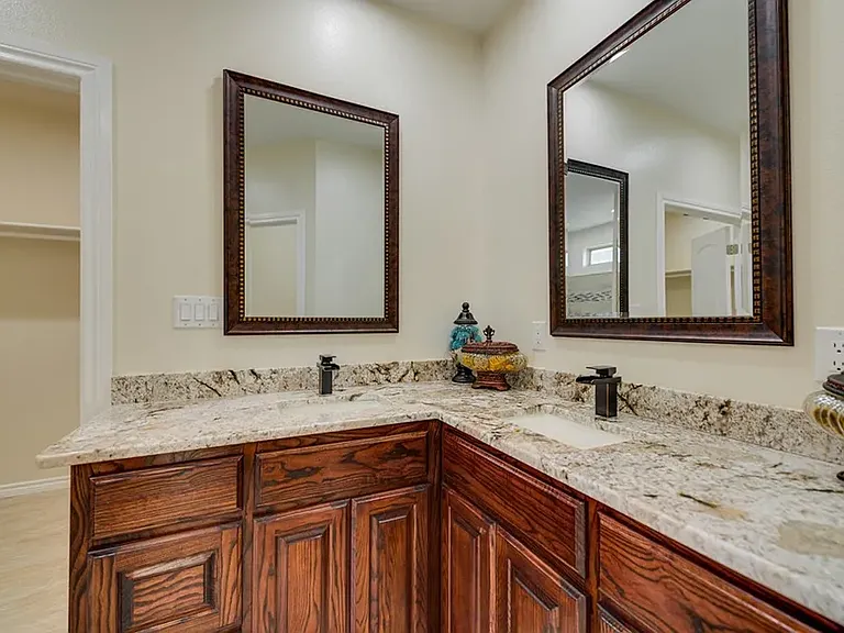 8408 W Larry Ln — Photo 12