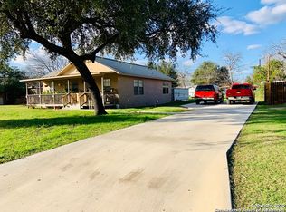 1406 30th St, Hondo, TX 78861