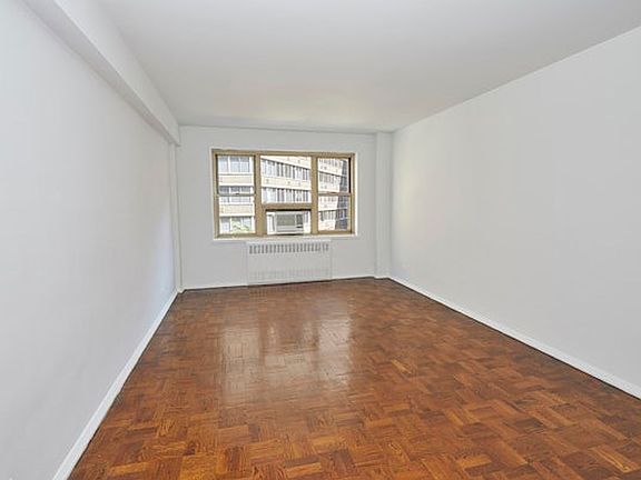 5th image of 415 E 52nd St APT 3CC