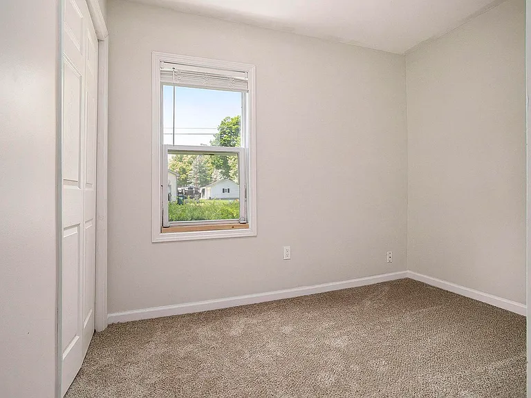 854 Upton Ave — Photo 12