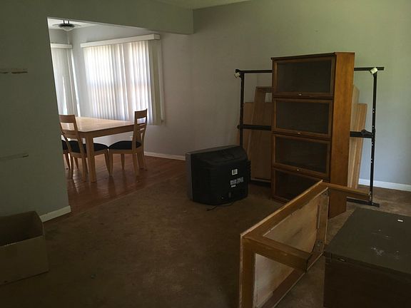 3rd image of 222 E Clarendon Dr